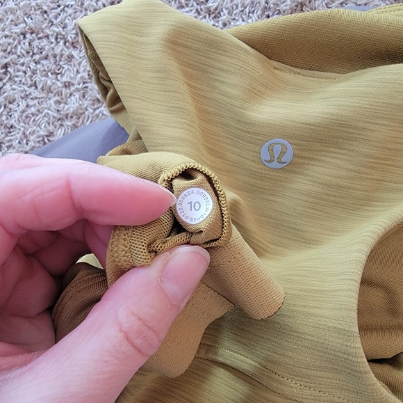 Lululemon cropped tank - Picture 5 of 5